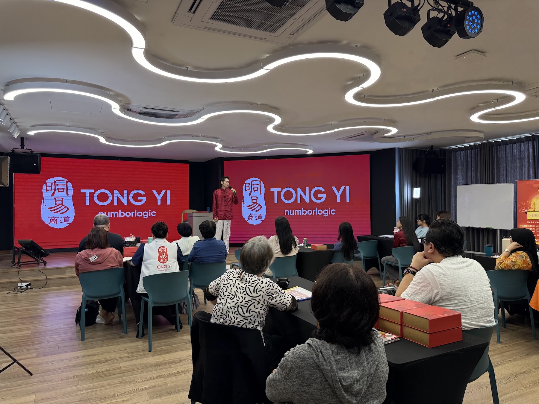 Sesi workshop Tong Yi